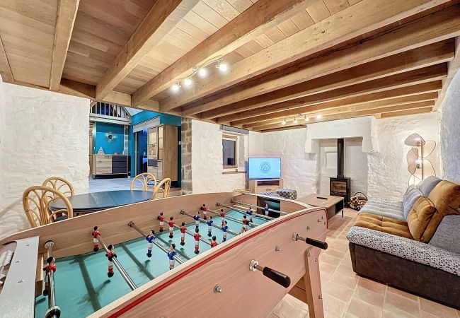 Villa à Bourg-Blanc - *Ty Breignou* Gîte breton 8 pers, piscine, jacuzzi