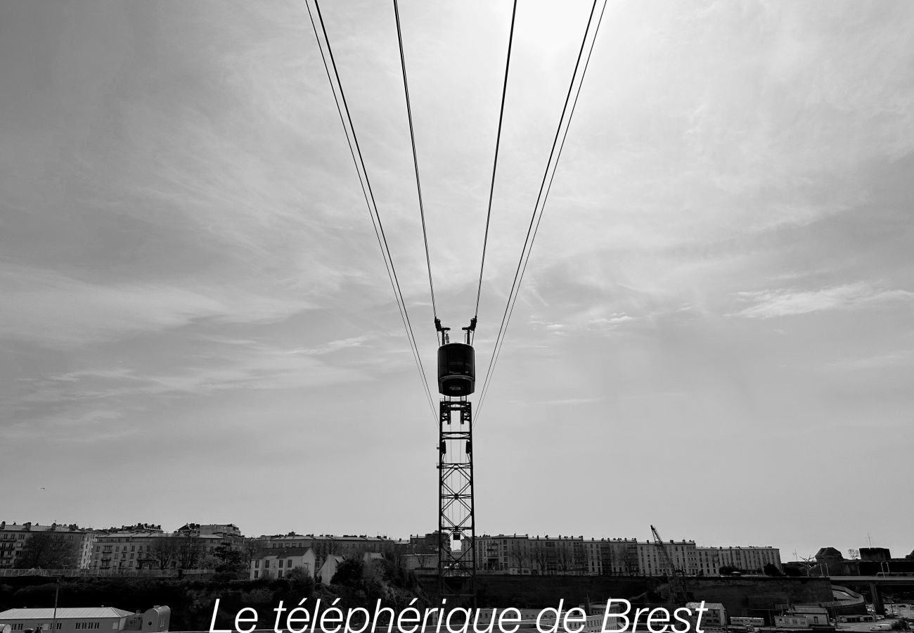 Maison à Loperhet - Maisonnette en bois  *Typerhet*